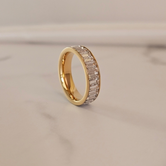 🌷 18K PVD Gold Plated Stainless Steel Baguette Crystal Infinity Ring - Picture 1 of 4